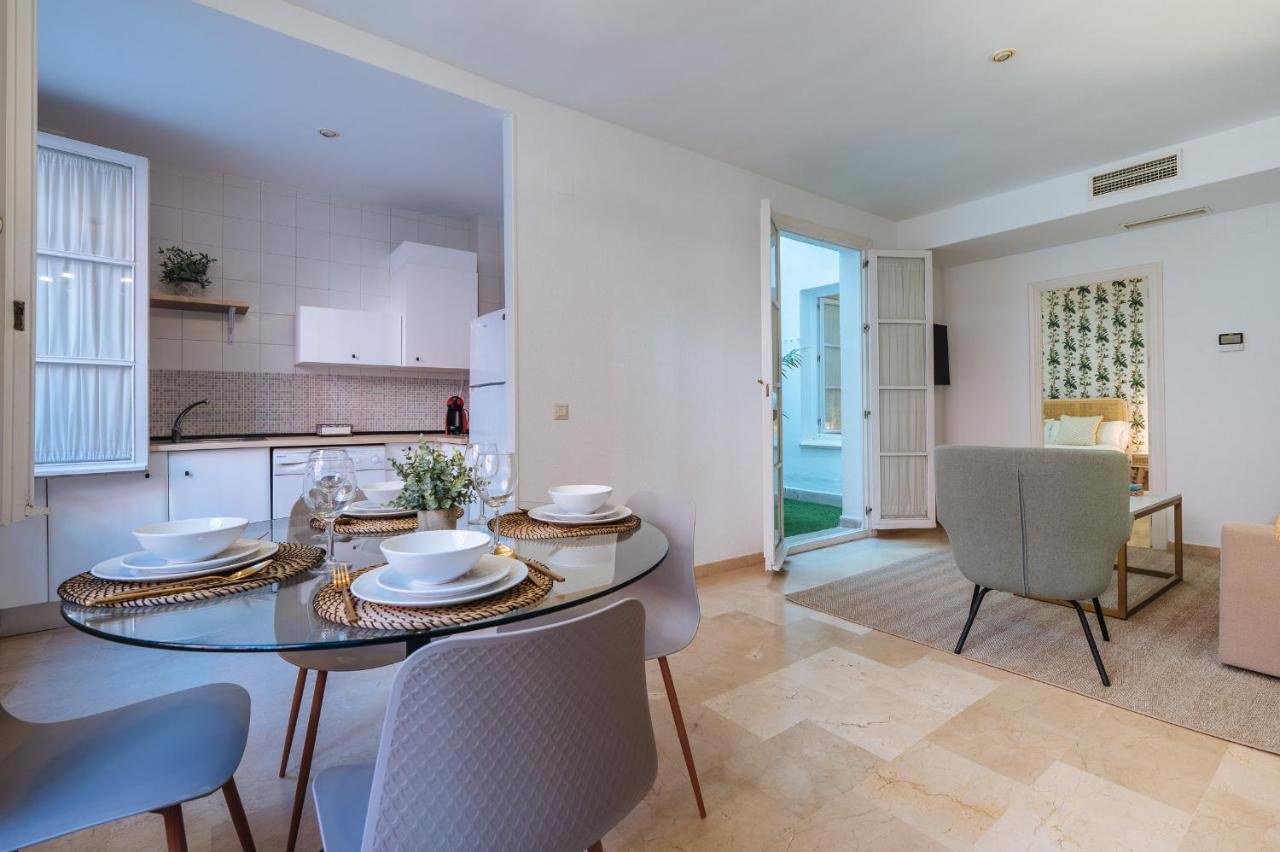 Lirio Suite Apartment - Private Parking Included Севиля Екстериор снимка