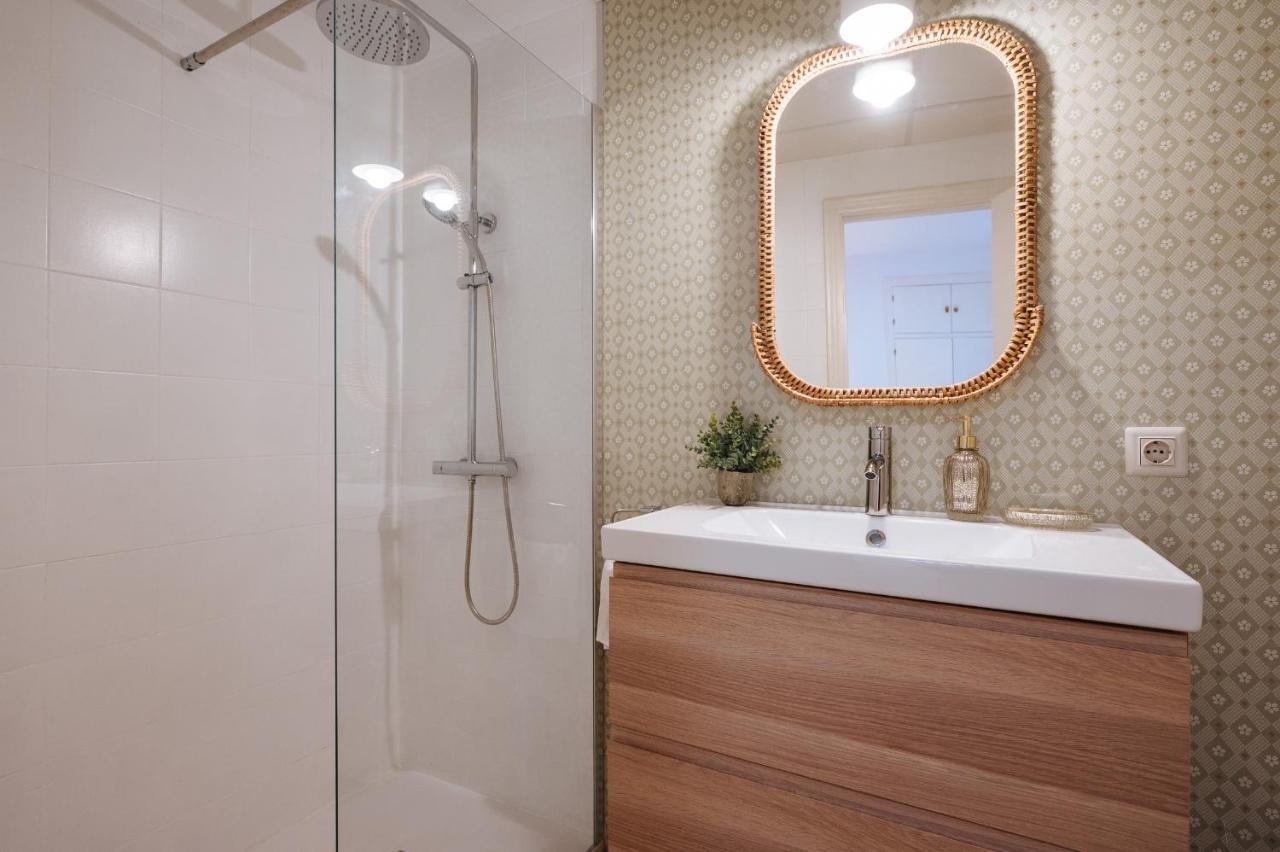 Lirio Suite Apartment - Private Parking Included Севиля Екстериор снимка