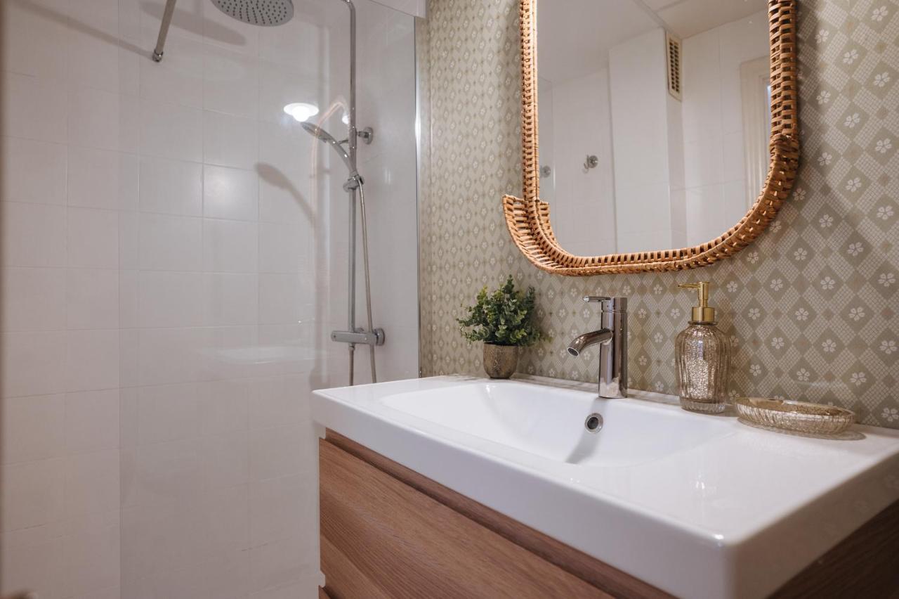 Lirio Suite Apartment - Private Parking Included Севиля Екстериор снимка