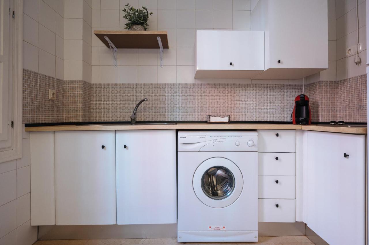 Lirio Suite Apartment - Private Parking Included Севиля Екстериор снимка